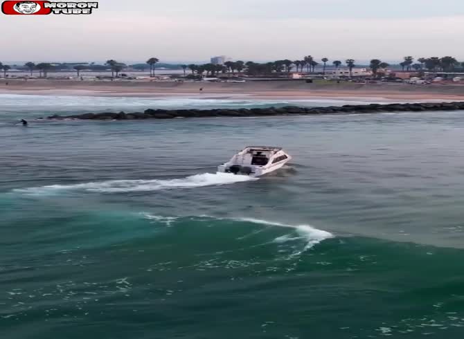 Video: A San Diego migrant boat capsizes